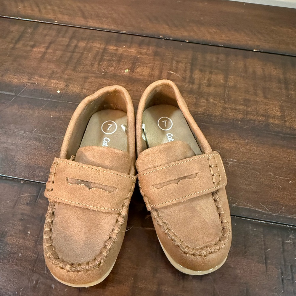 3 pairs of size 7 kids shoes- Keen sandals, loafers, & New Balance sneakers - Picture 12 of 15